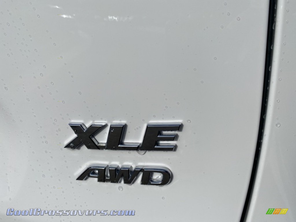 2021 RAV4 XLE AWD - Super White / Black photo #23