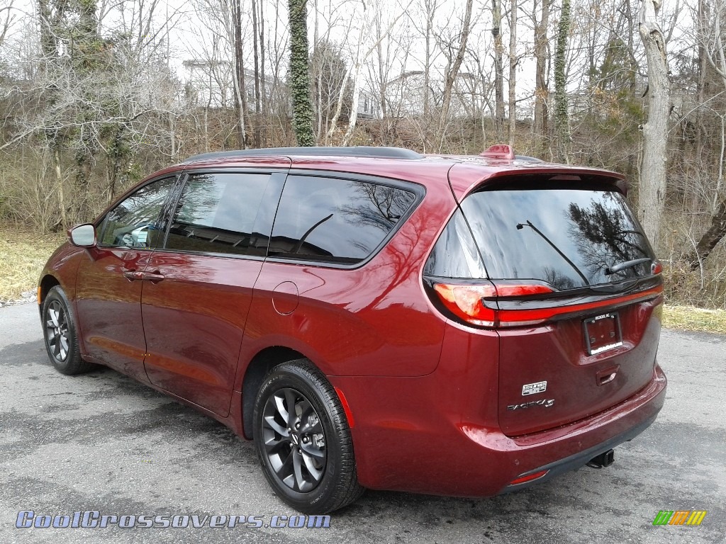 2021 Pacifica Touring - Velvet Red Pearl / Black photo #8