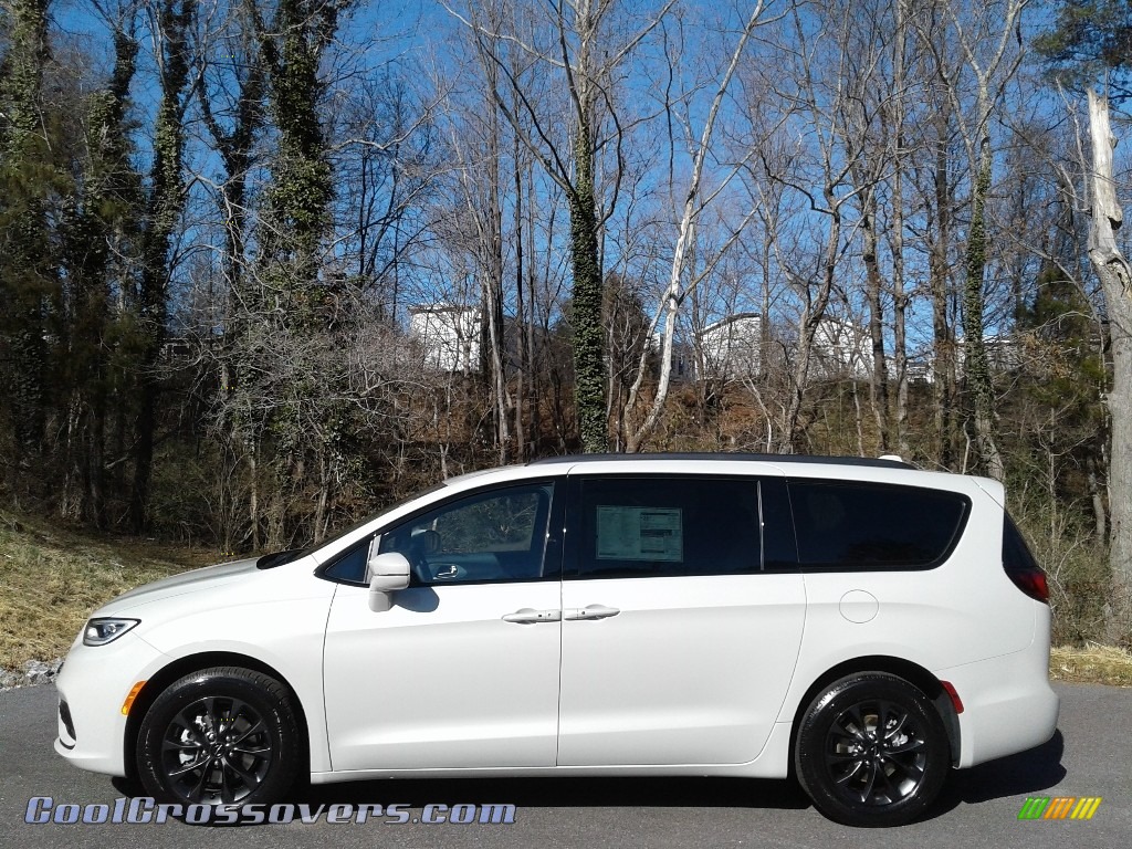 Luxury White Pearl / Black Chrysler Pacifica Touring L