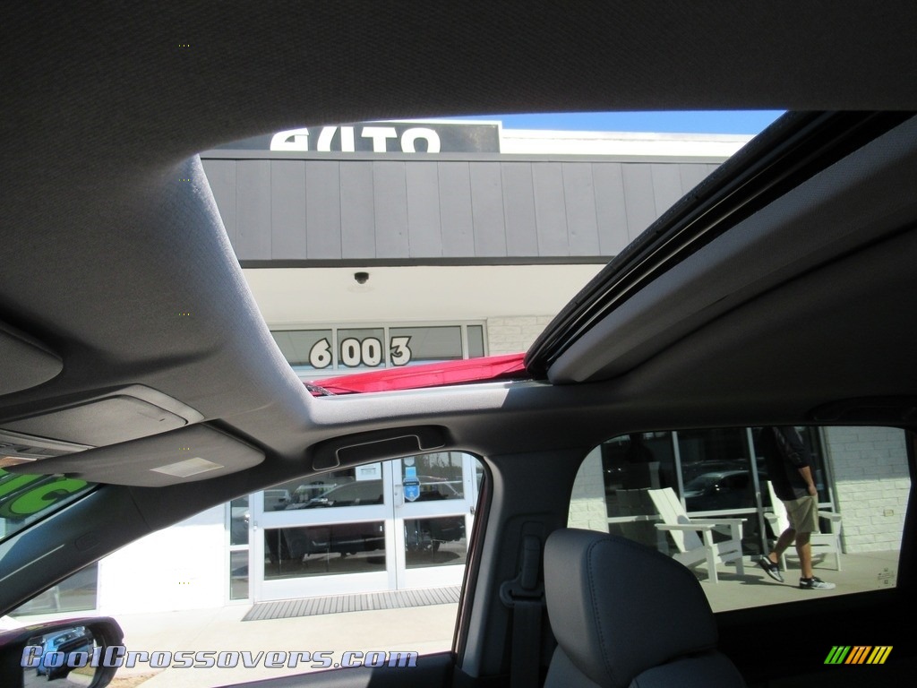 2020 CR-V Touring AWD - Radiant Red Metallic / Gray photo #11