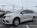 Chrysler Pacifica Touring L Luxury White Pearl photo #1