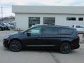 Chrysler Pacifica Hybrid Touring L Brilliant Black Crystal Pearl photo #9