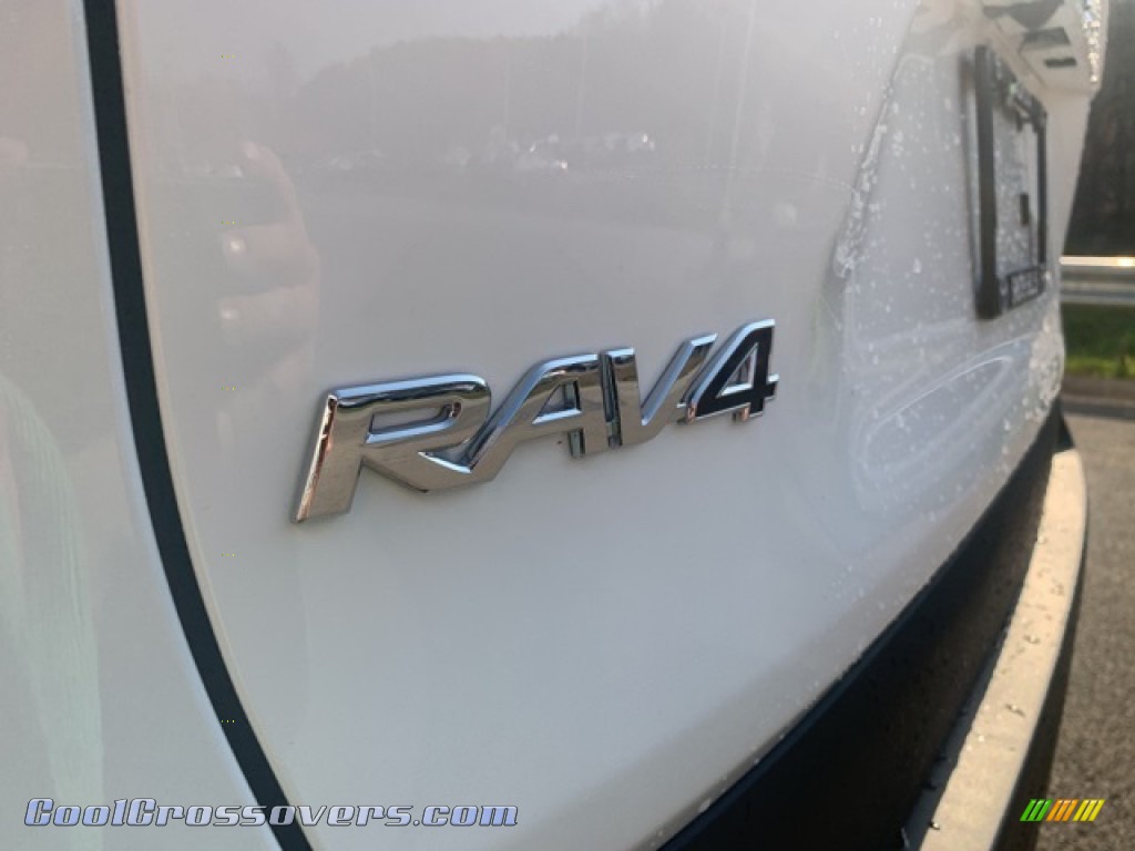 2021 RAV4 XLE AWD - Super White / Black photo #8