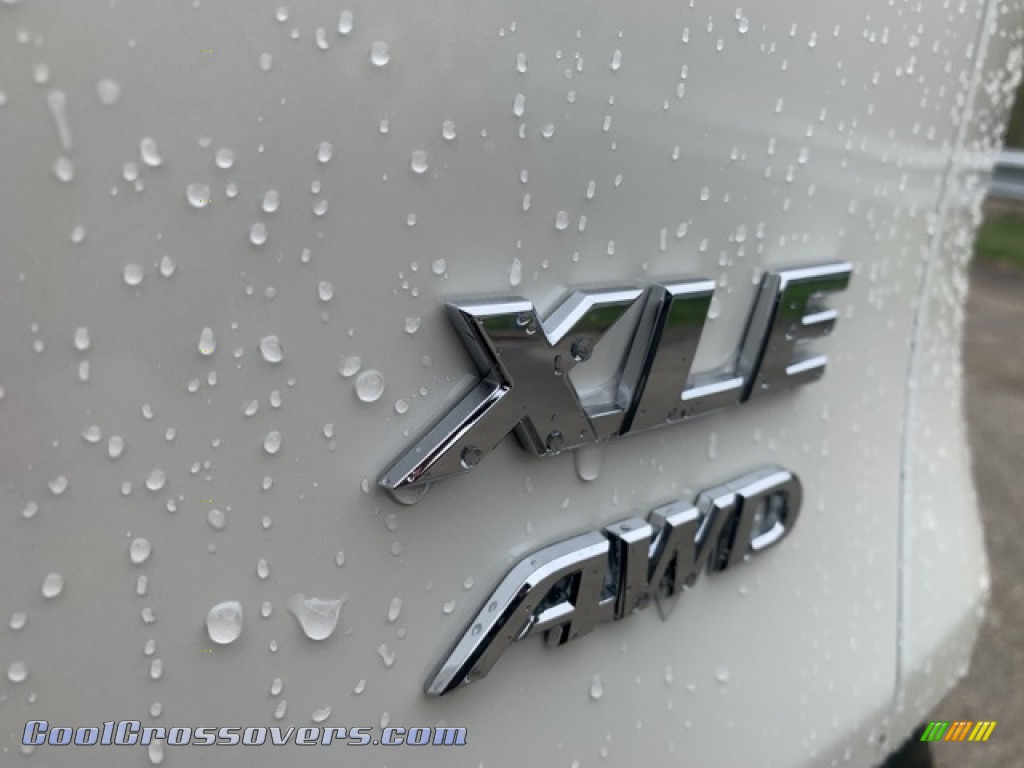 2021 RAV4 XLE Premium AWD - Super White / Black photo #26