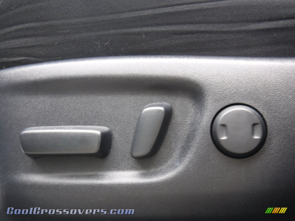 2018 RAV4 XLE AWD - Silver Sky Metallic / Ash photo #17