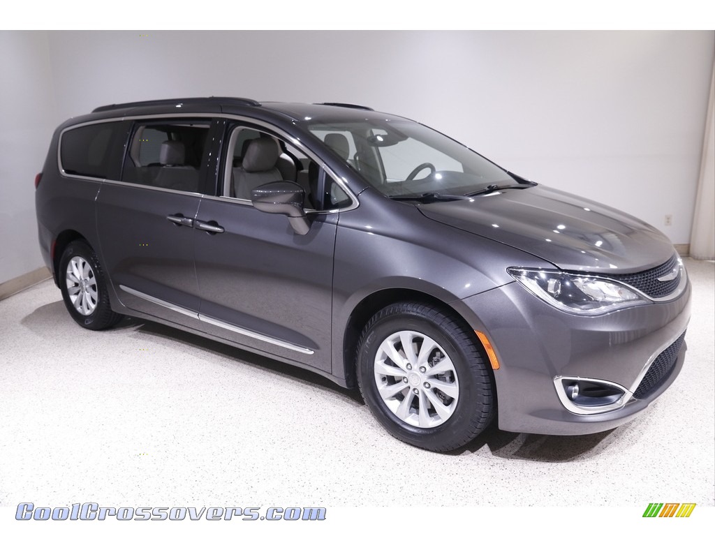 Granite Crystal Metallic / Cognac/Alloy/Toffee Chrysler Pacifica Touring L