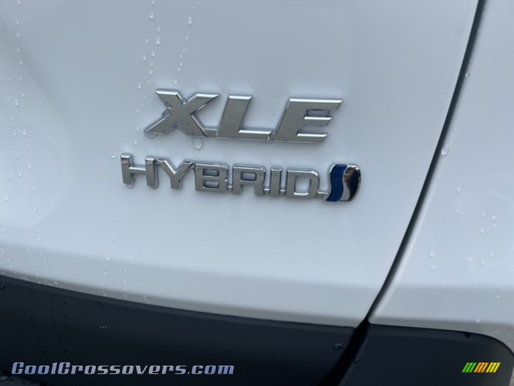 2021 RAV4 XLE AWD Hybrid - Super White / Light Gray photo #10