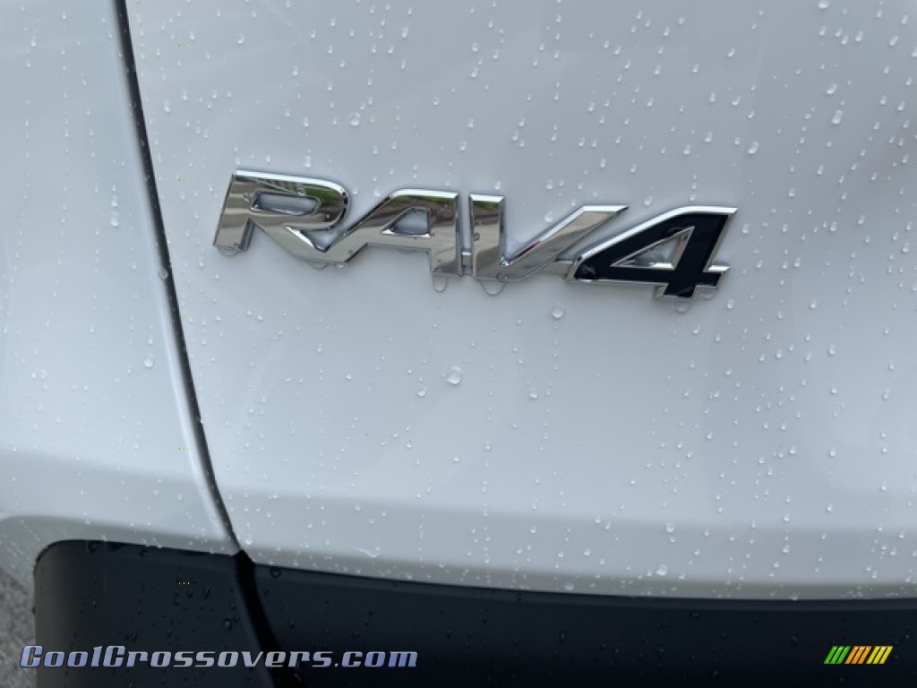 2021 RAV4 XLE AWD Hybrid - Super White / Light Gray photo #11