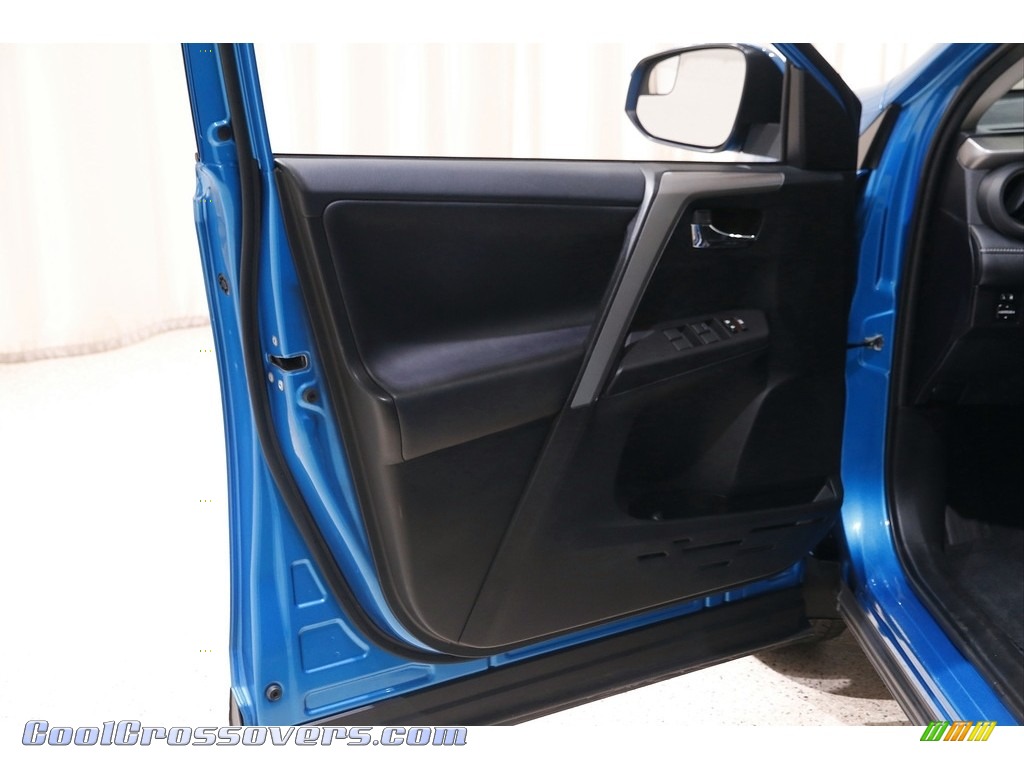 2016 RAV4 XLE AWD - Electric Storm Blue / Black photo #4