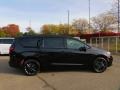 Chrysler Pacifica Touring AWD Brilliant Black Crystal Pearl photo #4