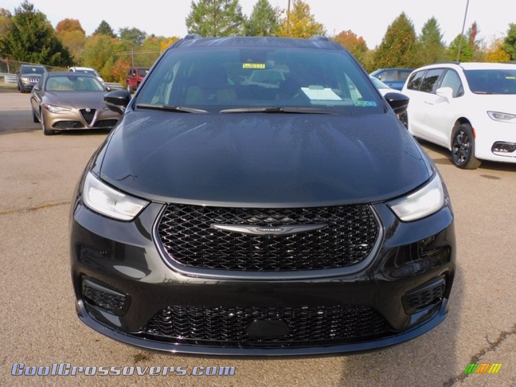 2021 Pacifica Touring AWD - Brilliant Black Crystal Pearl / Black photo #2