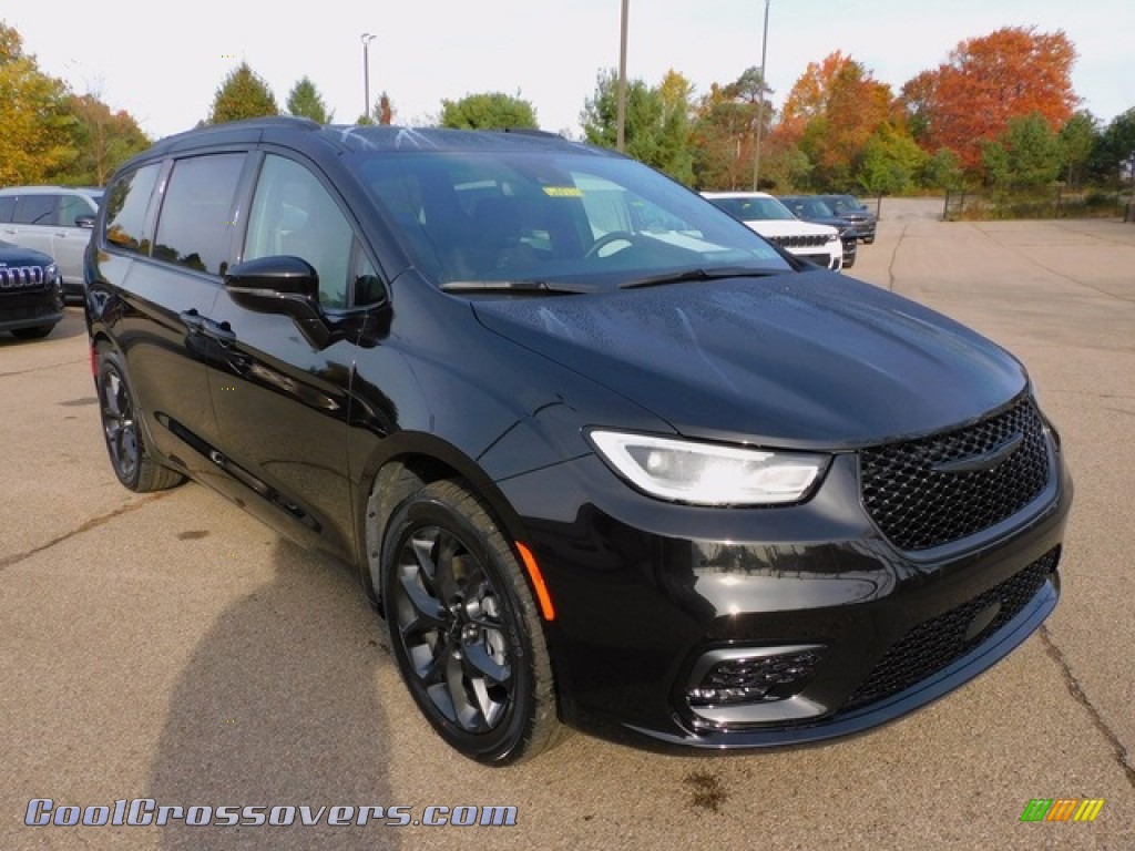 2021 Pacifica Touring AWD - Brilliant Black Crystal Pearl / Black photo #3