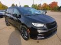 Chrysler Pacifica Touring AWD Brilliant Black Crystal Pearl photo #3