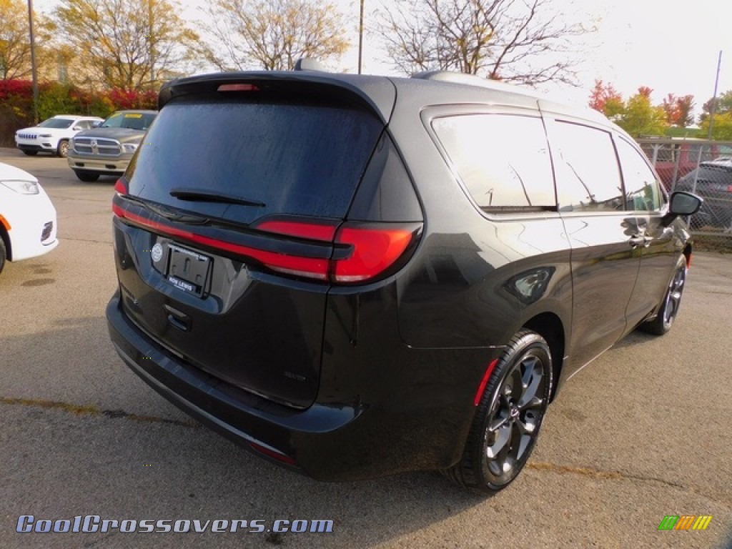 2021 Pacifica Touring AWD - Brilliant Black Crystal Pearl / Black photo #5