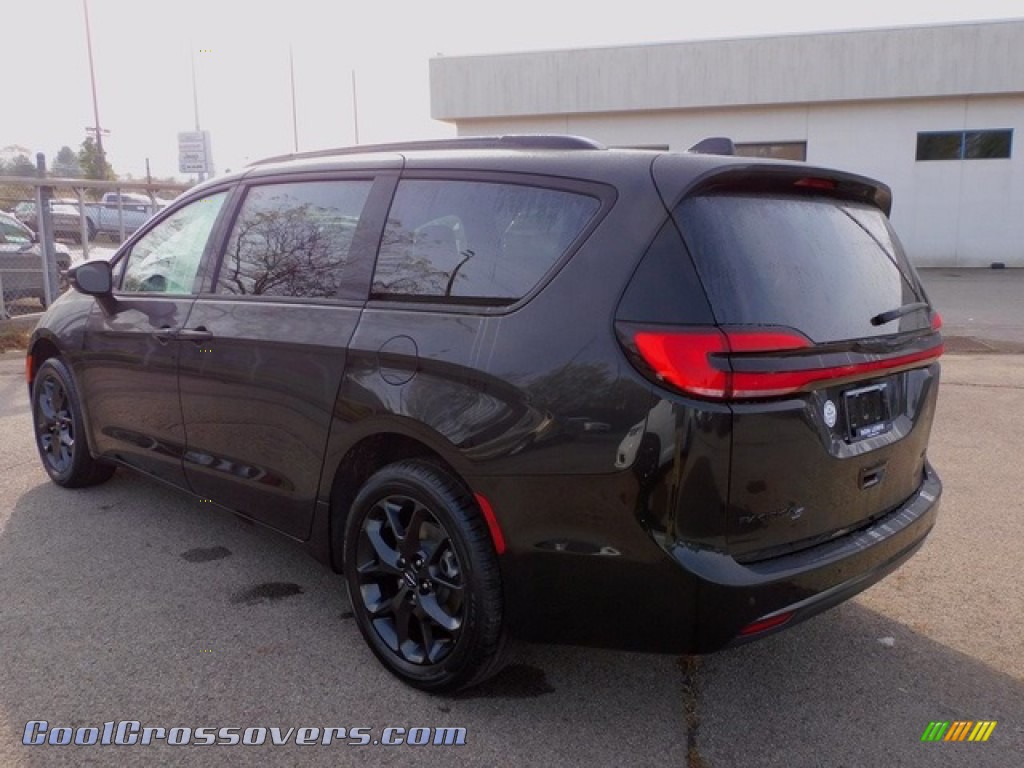 2021 Pacifica Touring AWD - Brilliant Black Crystal Pearl / Black photo #8