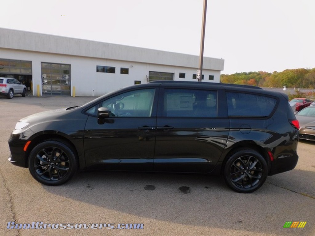 2021 Pacifica Touring AWD - Brilliant Black Crystal Pearl / Black photo #9