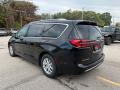 Chrysler Pacifica Touring L Brilliant Black Crystal Pearl photo #10
