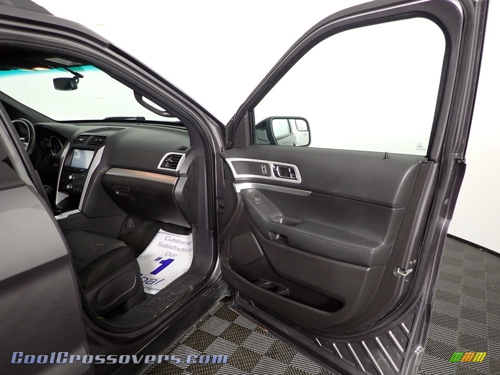 2011 Explorer XLT 4WD - Sterling Grey Metallic / Charcoal Black photo #33