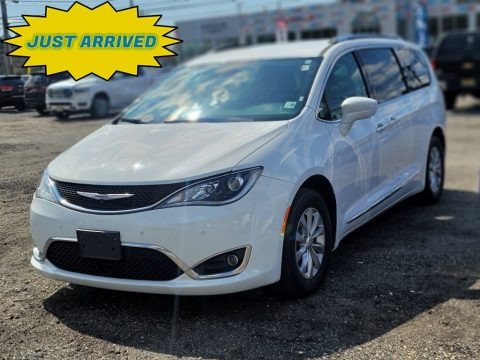 Bright White 2018 Chrysler Pacifica Touring L