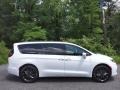 Chrysler Pacifica Touring L AWD Bright White photo #5