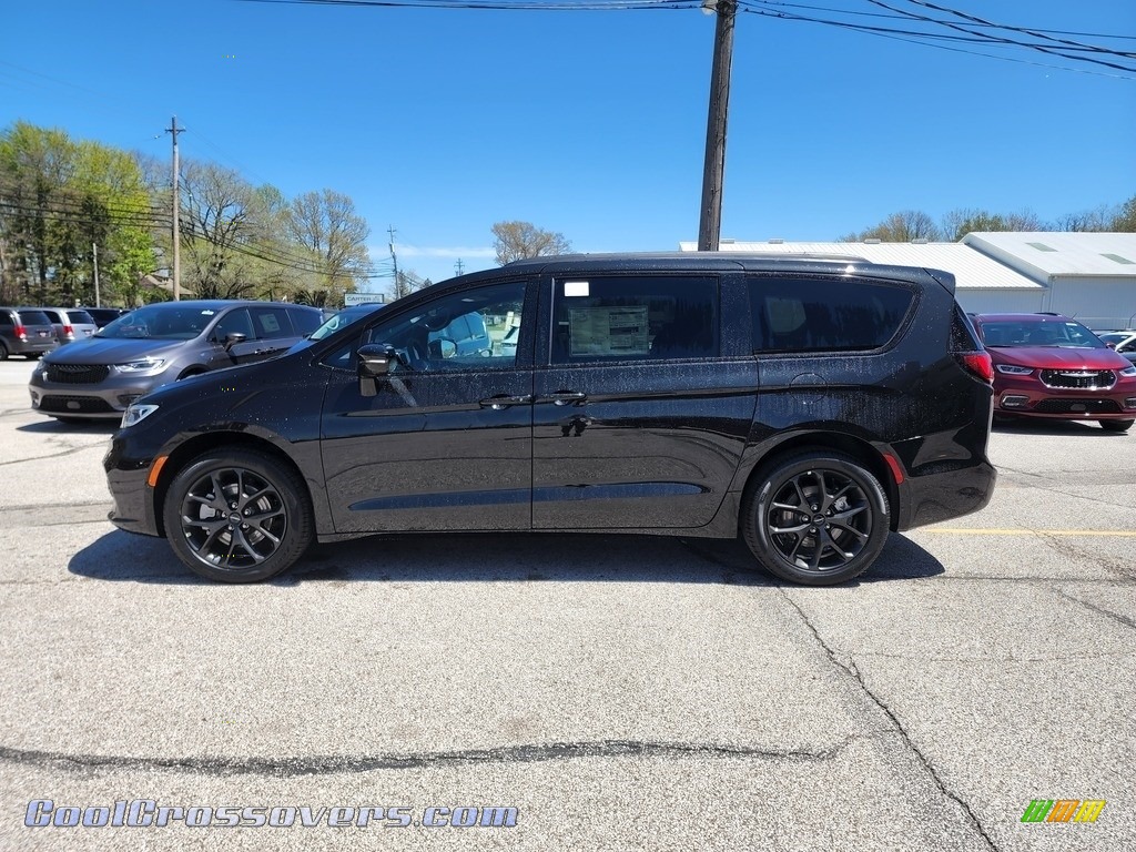 2022 Pacifica Limited AWD - Brilliant Black Crystal Pearl / Black photo #9