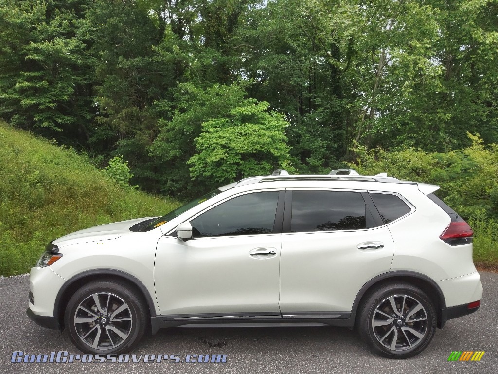 Pearl White Tricoat / Charcoal Nissan Rogue SL