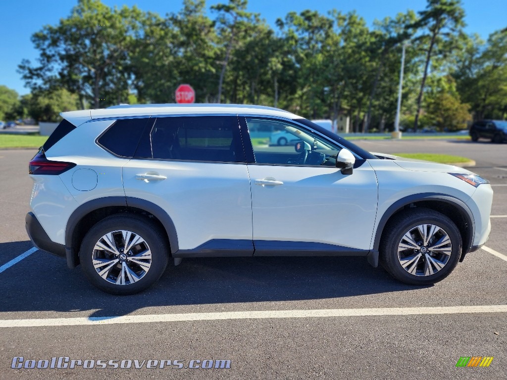 2021 Rogue SV AWD - Pearl White Tricoat / Charcoal photo #6