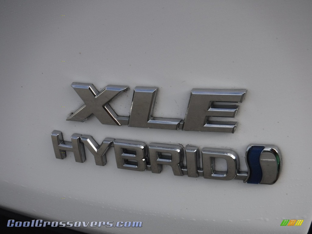 2019 RAV4 XLE AWD Hybrid - Super White / Black photo #18