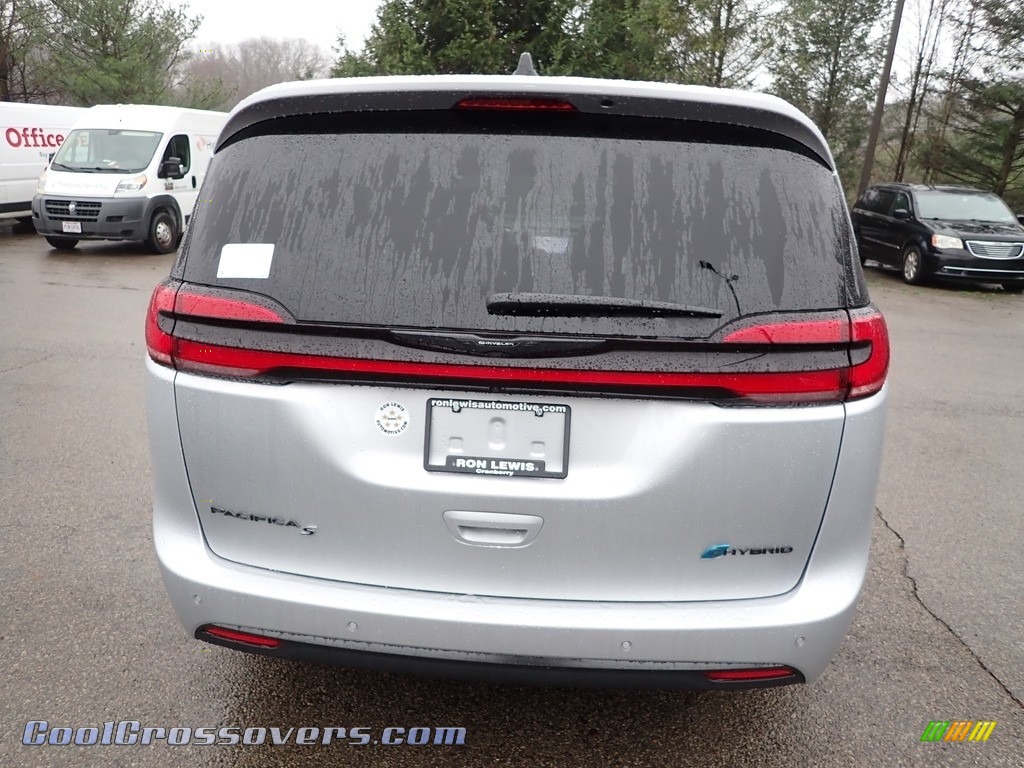 2023 Pacifica Hybrid Limited - Silver Mist / Black photo #4