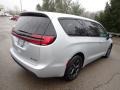 Chrysler Pacifica Hybrid Limited Silver Mist photo #5
