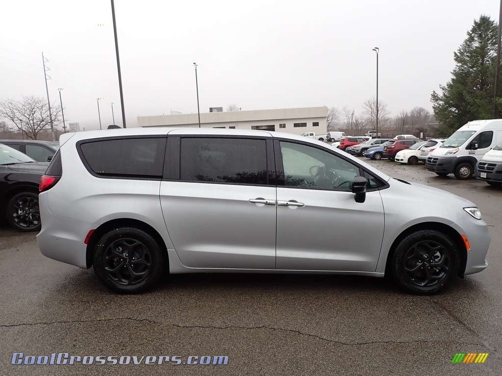 2023 Pacifica Hybrid Limited - Silver Mist / Black photo #6