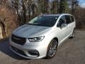 Chrysler Pacifica Limited AWD Silver Mist photo #2