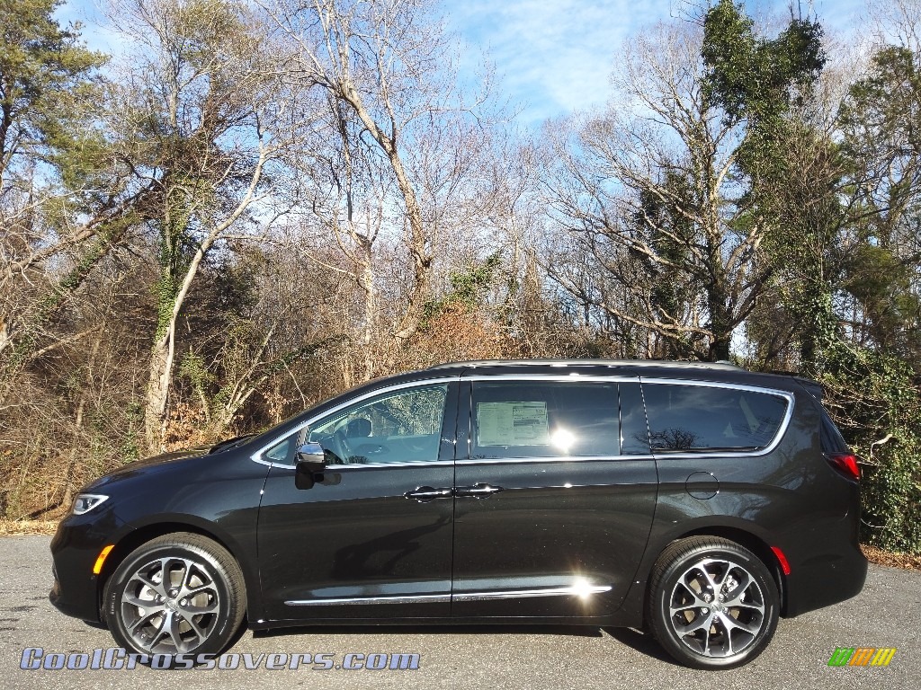 2022 Pacifica Limited AWD - Brilliant Black Crystal Pearl / Black/Alloy photo #1