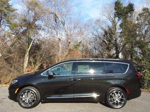 Brilliant Black Crystal Pearl 2022 Chrysler Pacifica Limited AWD