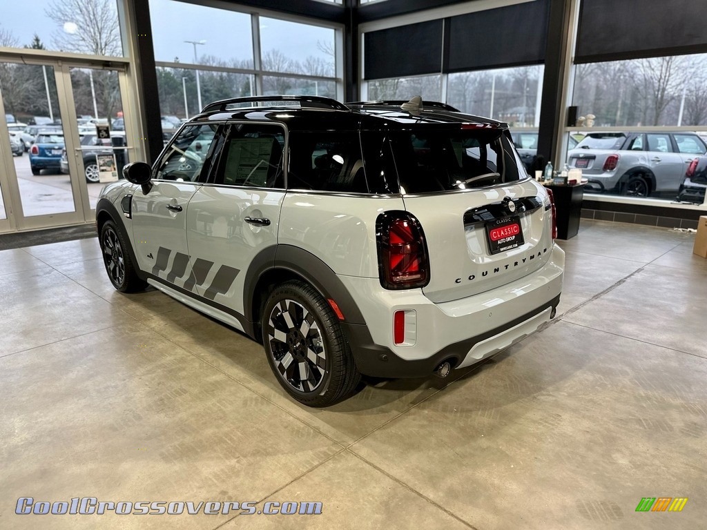 2023 Countryman Cooper S All4 -Untamed - Momentum Grey / MINI Yours Lounge/Highland Green photo #3
