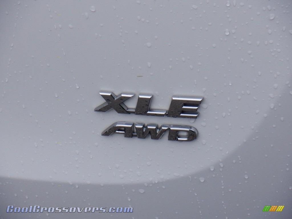 2015 RAV4 XLE AWD - Super White / Ash photo #17