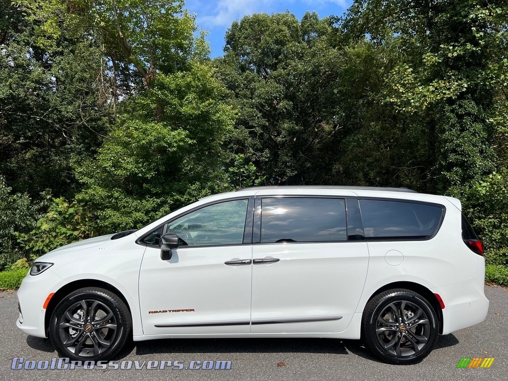 Bright White / Black/Alloy Chrysler Pacifica Touring L Road Tripper AWD