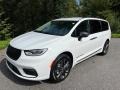 Chrysler Pacifica Touring L Road Tripper AWD Bright White photo #2
