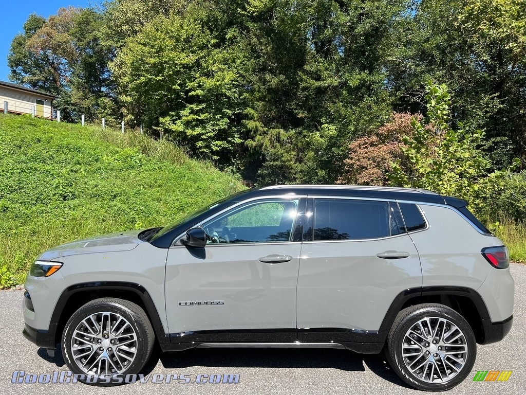 Sting-Gray / Black Jeep Compass Limited 4x4