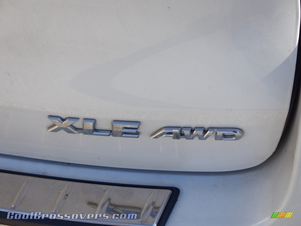 2019 Highlander XLE AWD - Blizzard Pearl White / Ash photo #10