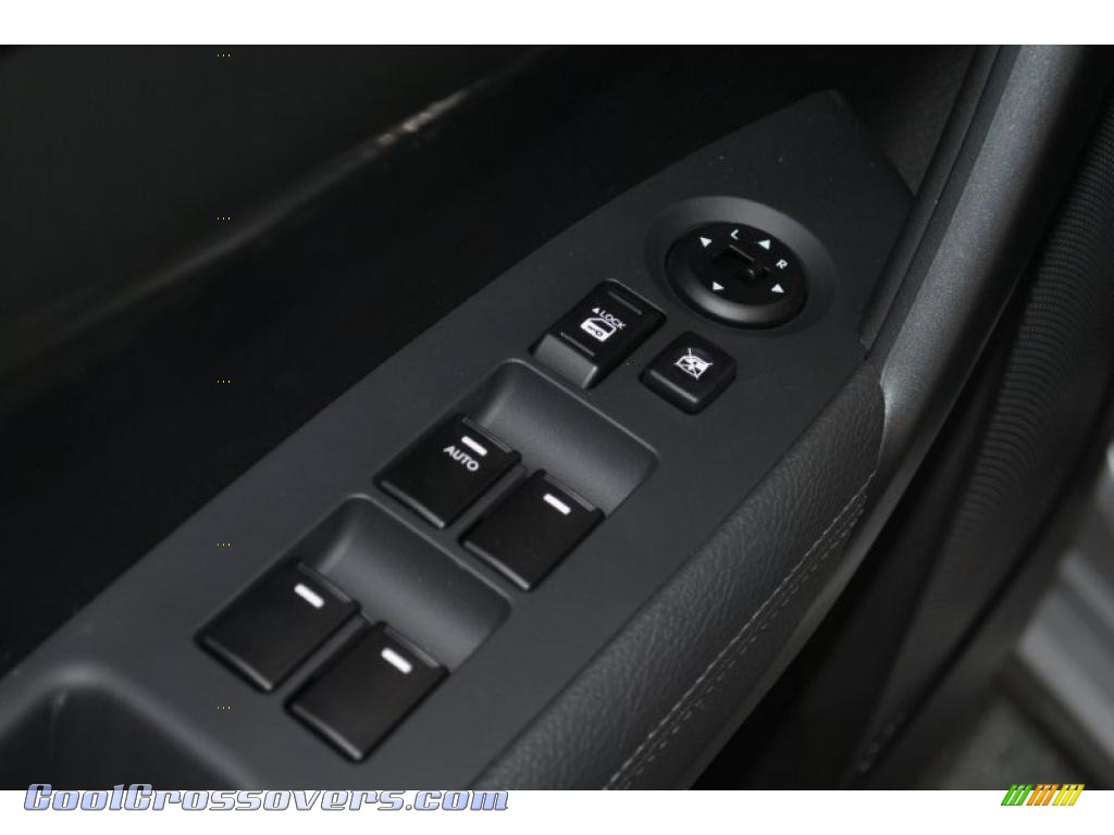 2011 Sorento SX V6 - Bright Silver / Black photo #45