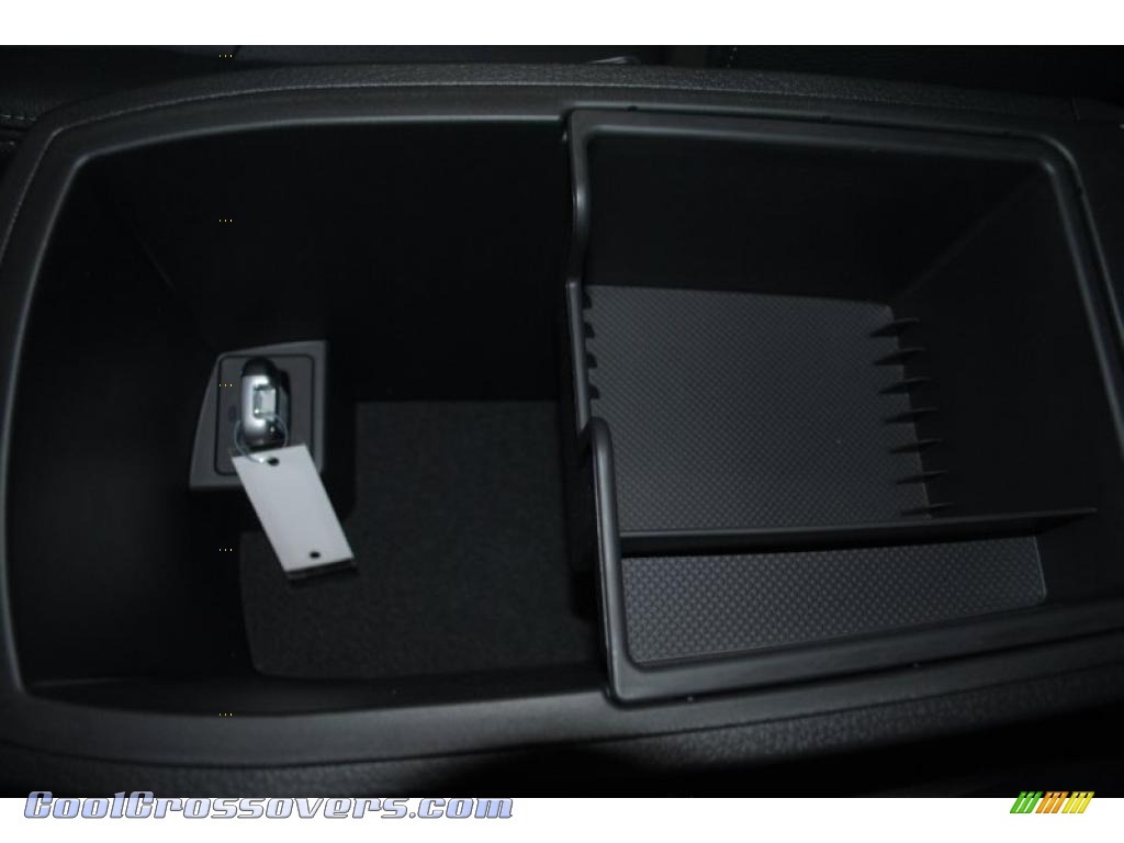 2011 Sorento SX V6 - Bright Silver / Black photo #43