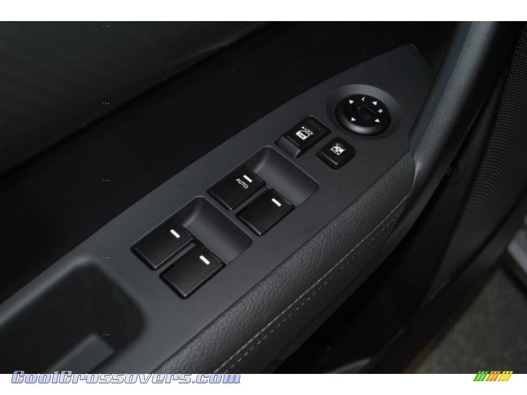 2011 Sorento SX V6 - Bright Silver / Black photo #47