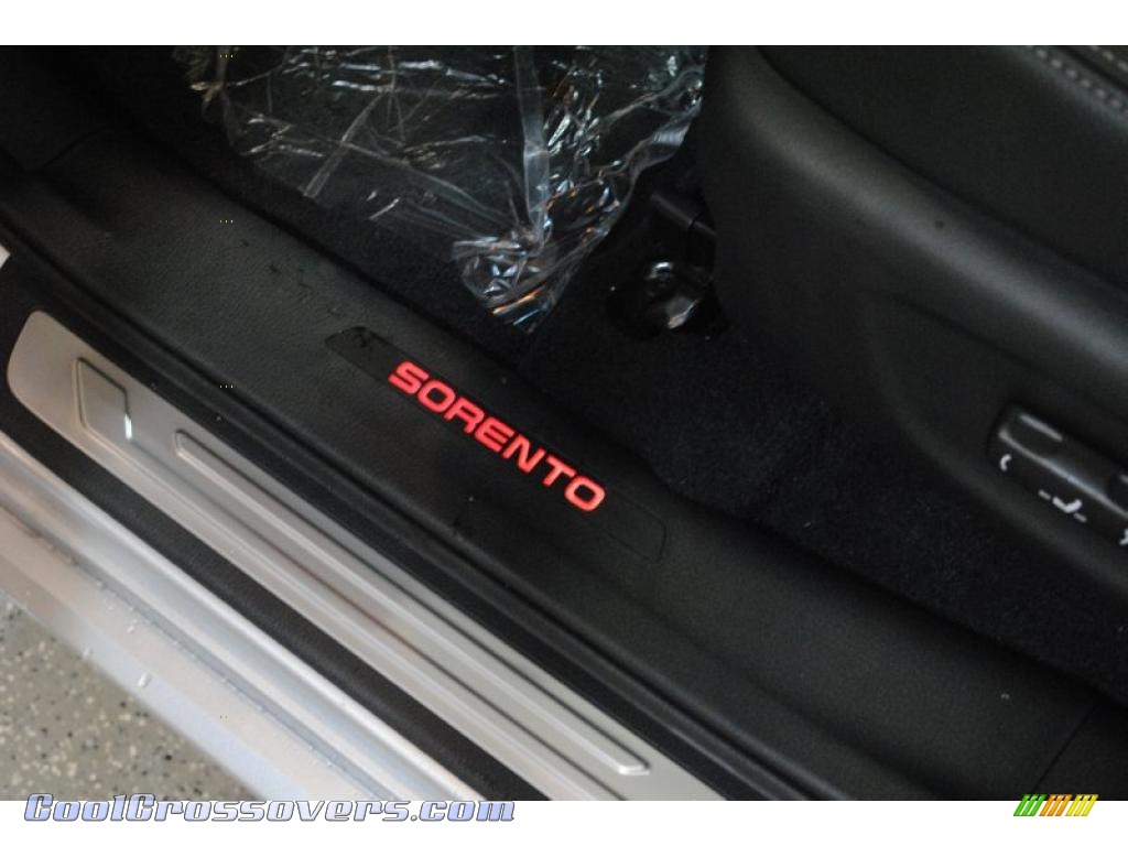 2011 Sorento SX V6 - Bright Silver / Black photo #48