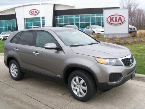 Kia Sorento 2011 Silver. 2011 Kia Sorento LX AWD