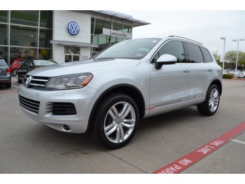 Cool Silver Metallic 2013 Volkswagen Touareg TDI Executive 4XMotion