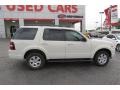 Ford Explorer XLT White Suede photo #8