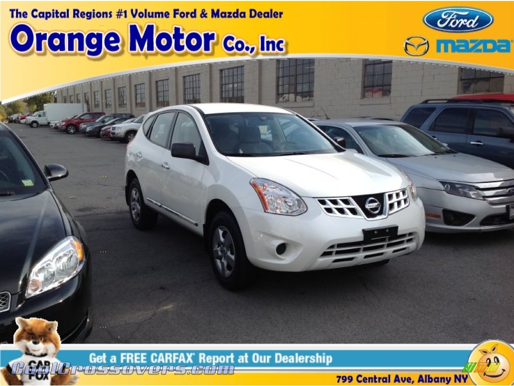 Pearl White / Gray Nissan Rogue SV AWD
