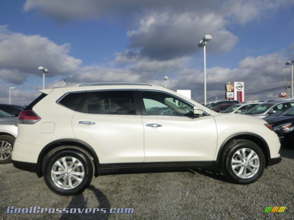 2015 Rogue SV AWD - Pearl White / Charcoal photo #2